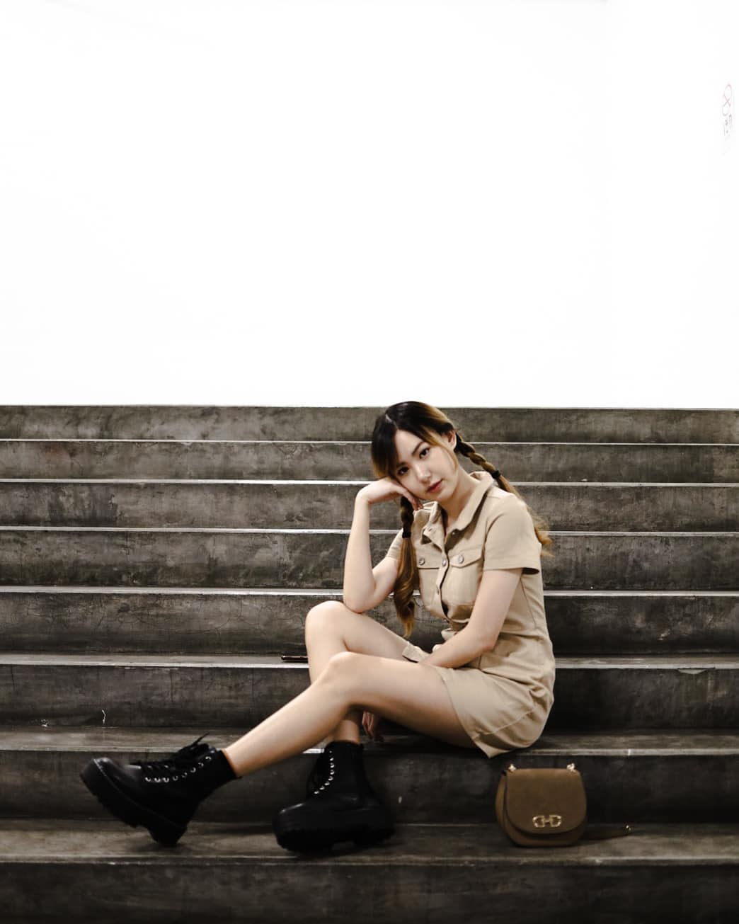  p>娜塔扎瑞·抔勒威查固(cherreen),1994年10月20日出生于泰国曼谷