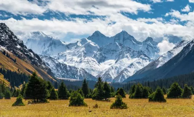 《伊犁河谷》——一条可能是中国最美的风景长廊_百科TA说