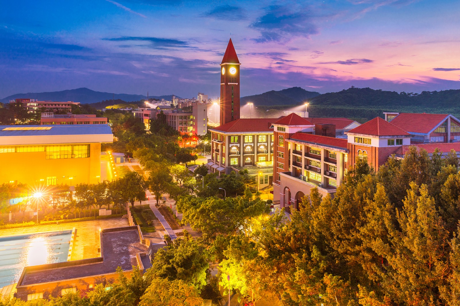  p>广东培正学院(guang dong peizheng college),位于 a target="