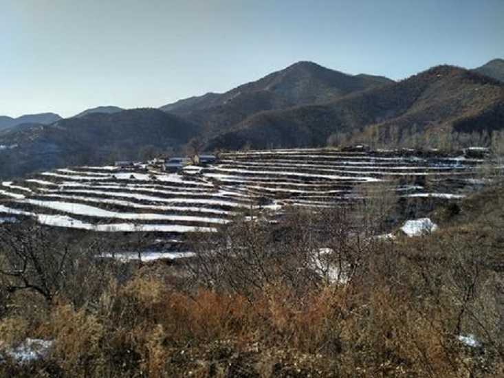 西南距东卯镇10公里,东北跨 a target="_blank" href="/item/承德市">