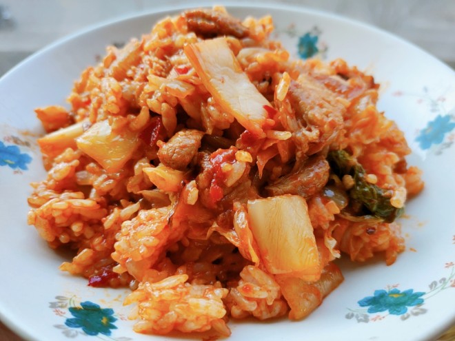 五花肉辣白菜炒饭