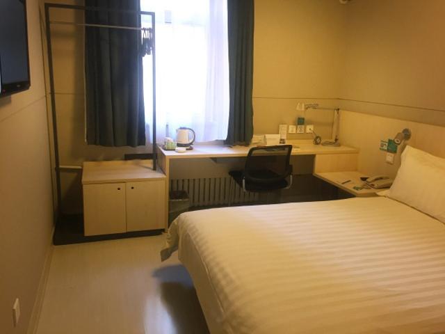  p>银川机场宾馆位于银川河东机场内,距离候机楼右侧100米处,建筑面积