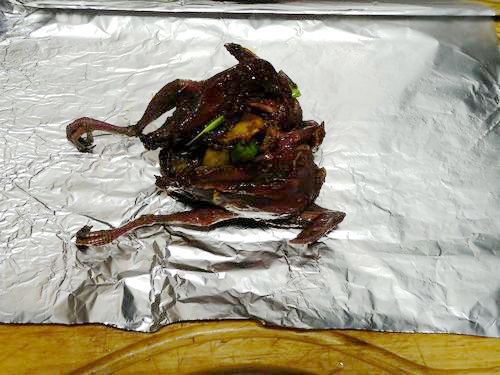  p data-id="gnbp9hflmq">香烤斑鸠,是一道以斑鸠为主要食材制作的