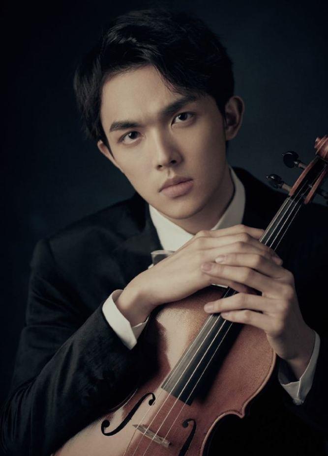  p data-id="sun6dm1ad9xv">李柄熹,1995年9月10日出生,小提琴手.