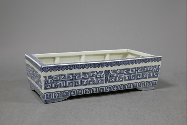 景德镇窑青花夔纹水仙盆