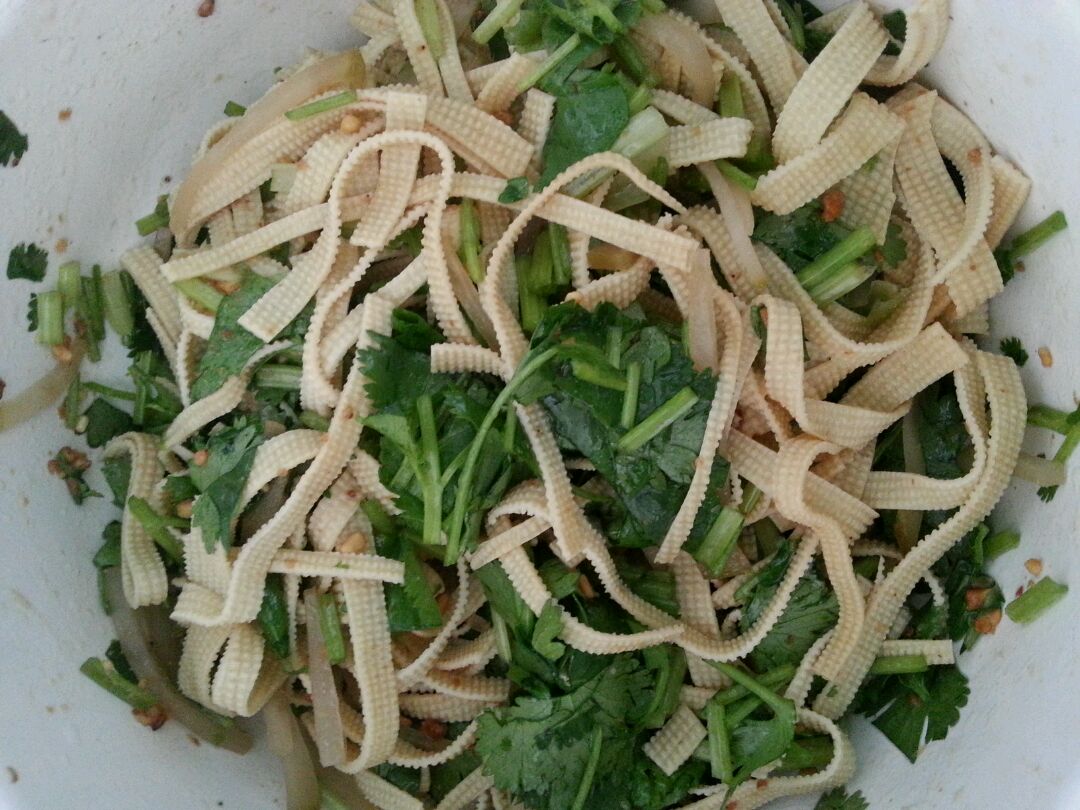 豆腐丝拌香菜