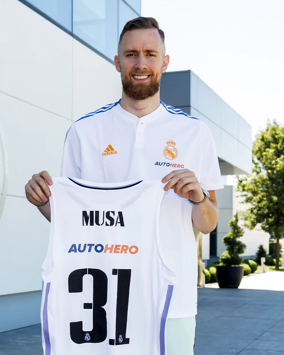  p data-id="gnvjc3yweb">扎南·穆萨(dzanan musa),1999年5月8日出生