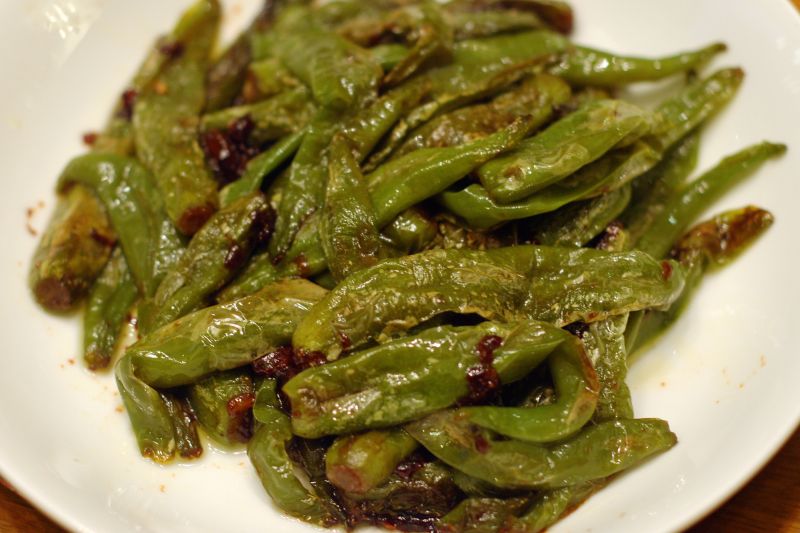 一道由青 a target="_blank" href="/item/尖椒">尖椒 /a>,香油,酱油