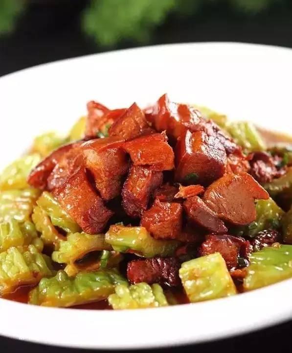 红烧肉苦瓜便当