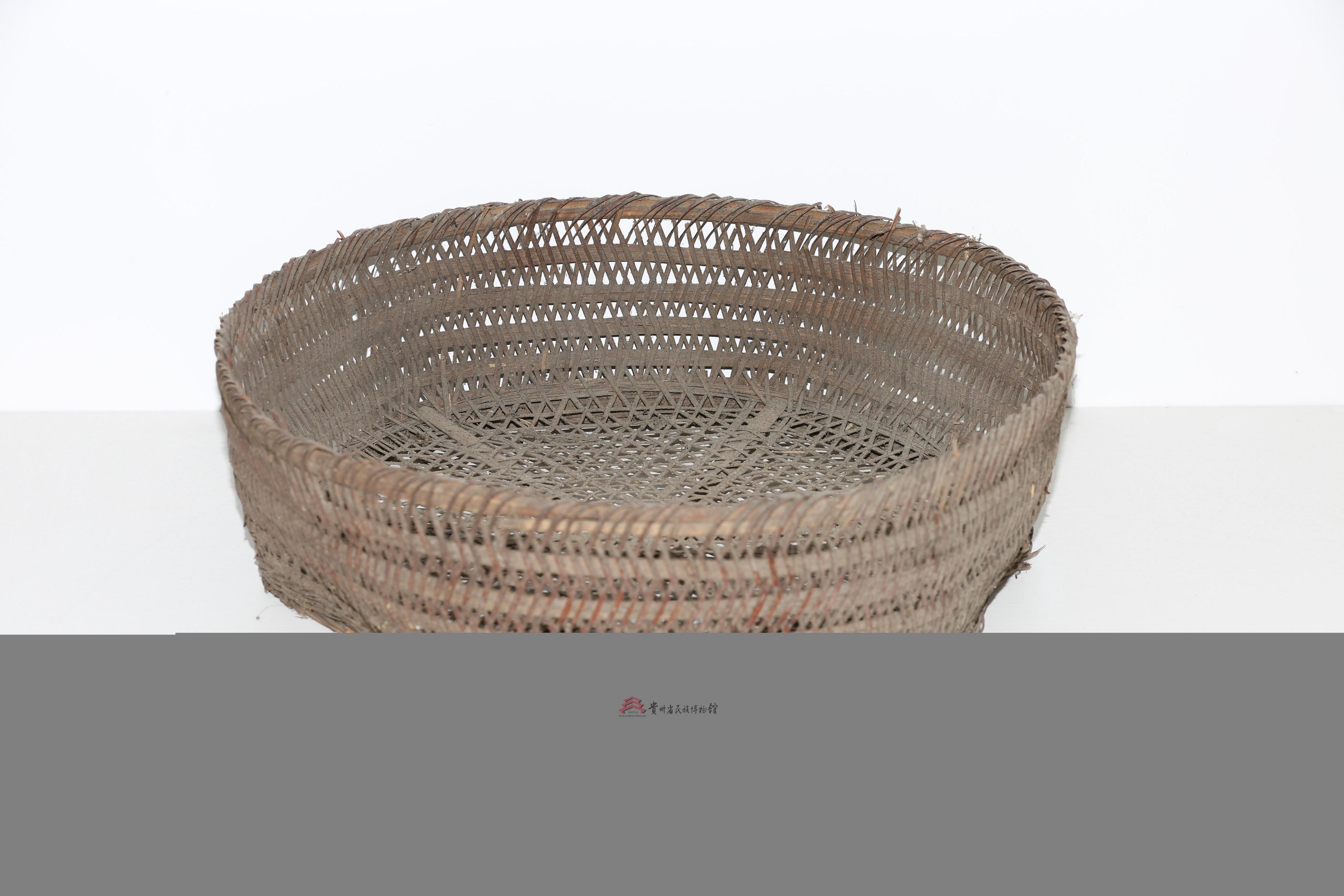 当代雅水洛平布依族竹制针线篮