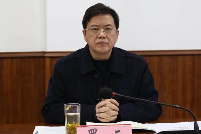  p data-id="gnaq658jn9">罗云,男,汉族,1965年出生,大学文化, a