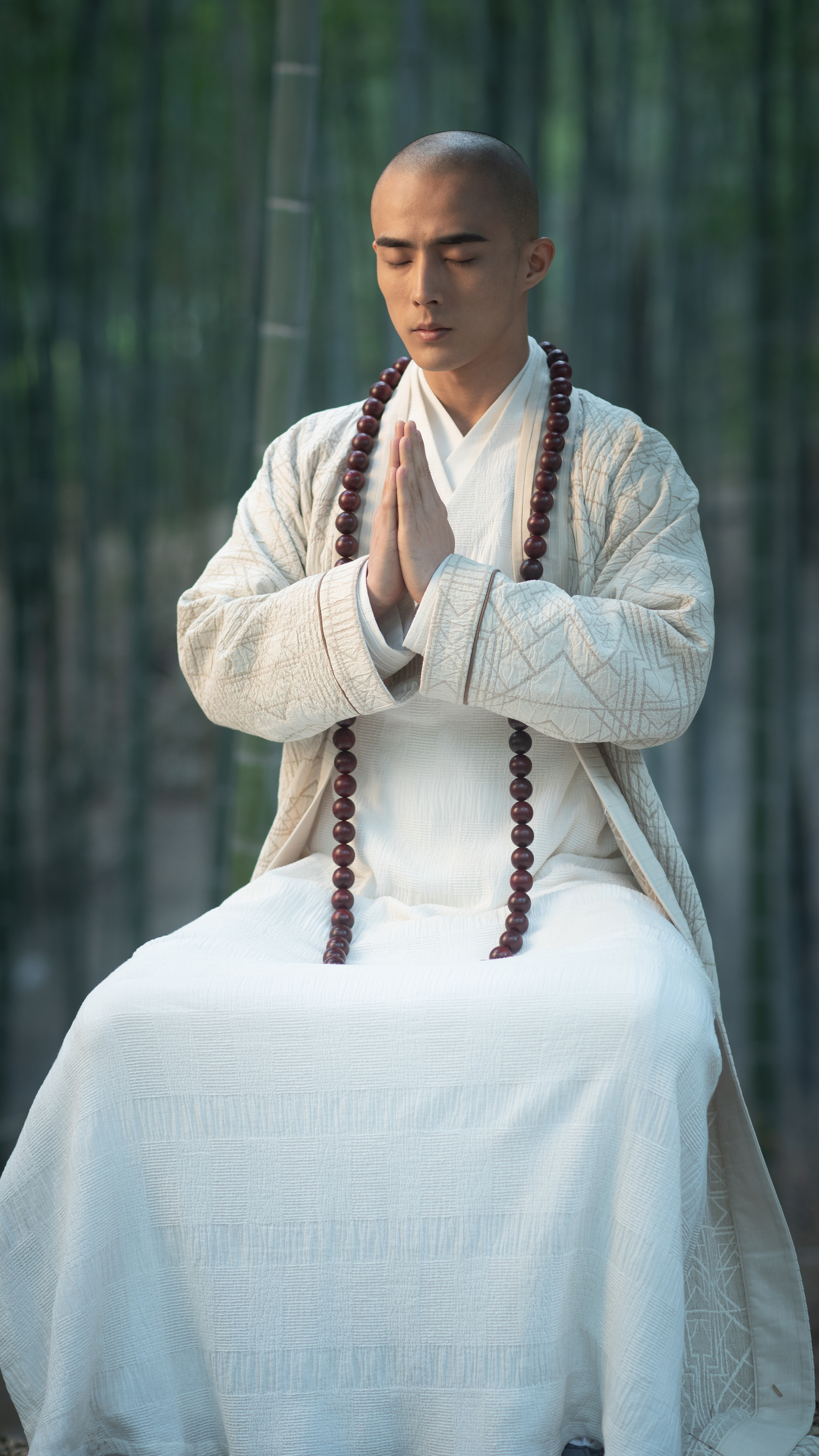 新白娘子传奇》热播，鞠婧祎于朦胧颠覆故事，创新还是毁经典？_百科TA说