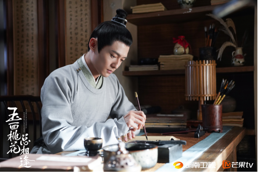 星解读|佟梦实：以差异化角色，锤炼演员进阶之路_百科TA说