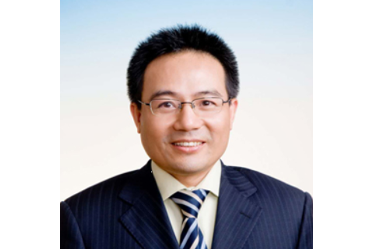 24生,四川乐山人,1985年毕业于重庆大学冶金系,是东方希望集团有限