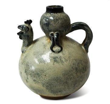 酱釉描金孔雀牡丹执壶∣ 沏一壶茶，静静地欣赏这把秀美的执壶_