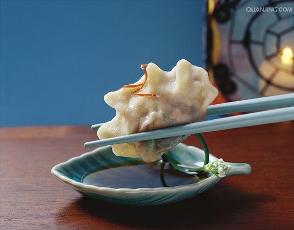  p>饺子(dumpling)源于中国古代的角子,原名"娇耳",汉族传统面食,距今
