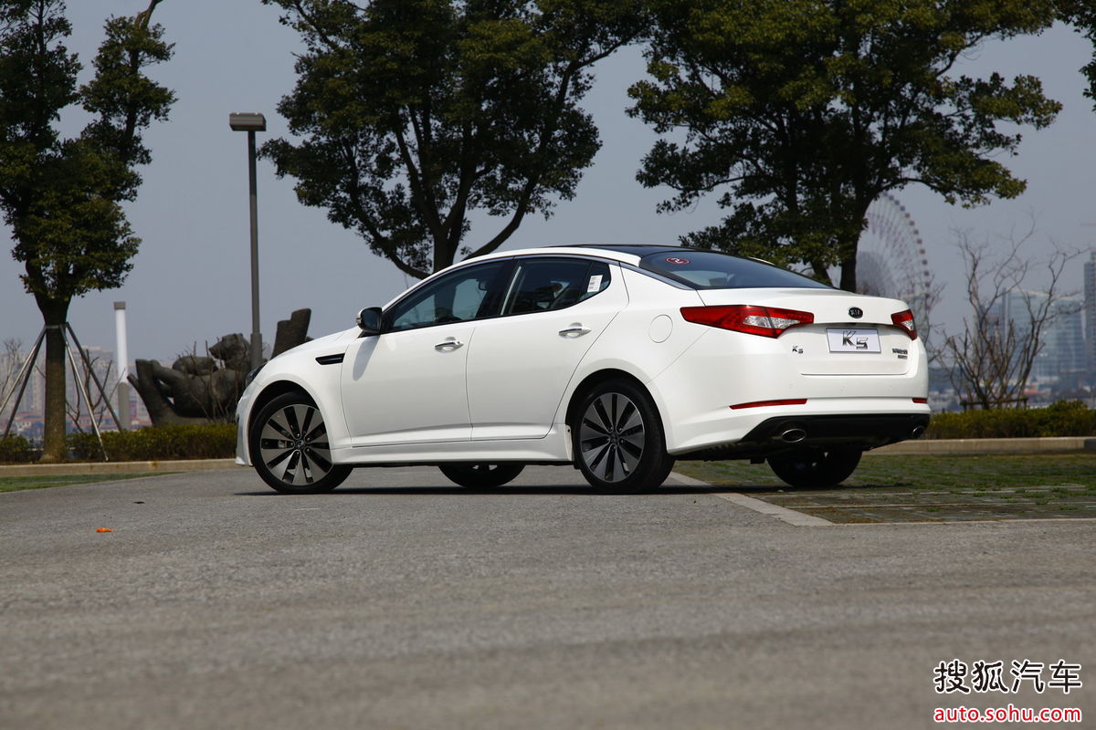 朝鲜汉字转简体:起亚自动车,英文:kia motors