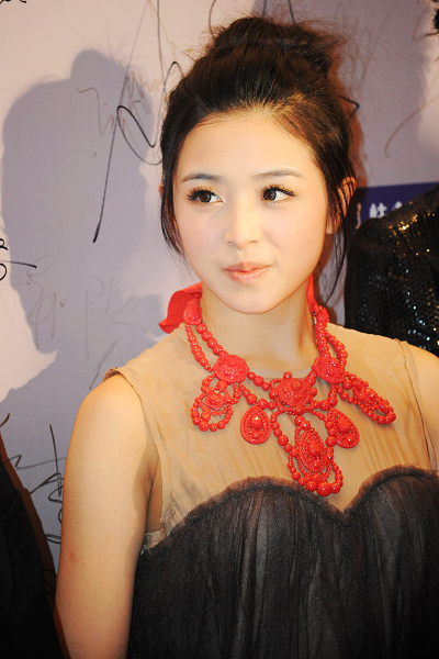  p>张含韵,1989年4月9日出生于四川省德阳市旌阳区,中国内地流行乐女