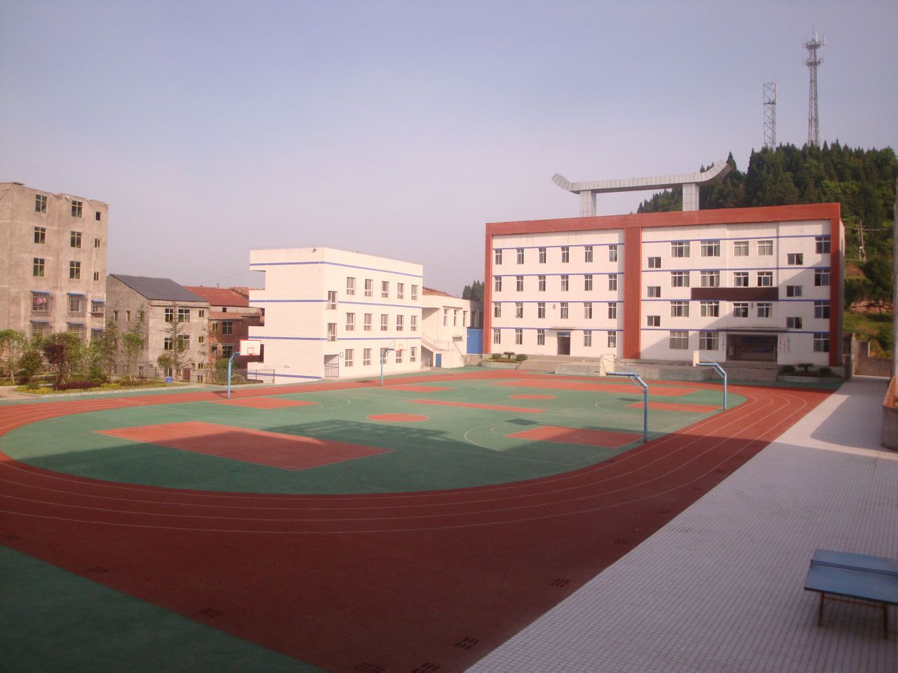  p>平昌县佛楼小学地处平昌南大门,位于三县一市交壤之地,东接达州,南