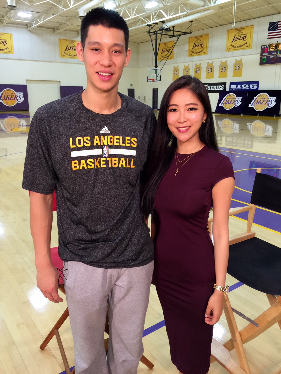  p>周玲安(betty zhou),1987年10月31日(一说1981年)出生于江苏,双语