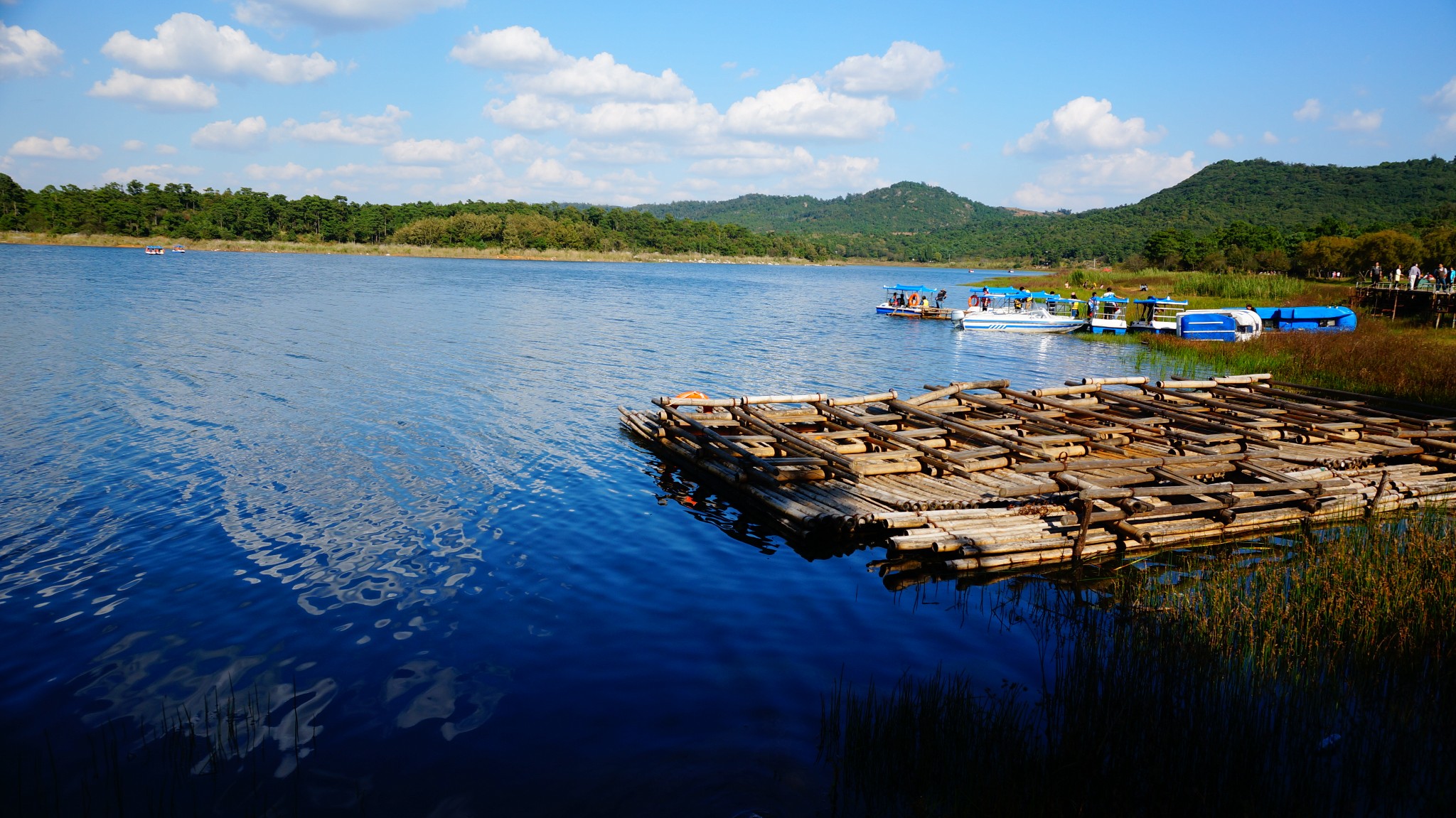 云南石林长湖风景区
