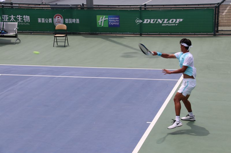 吴昊,男,1997年出生于江西,中国 a target="_blank" href="/item/网球