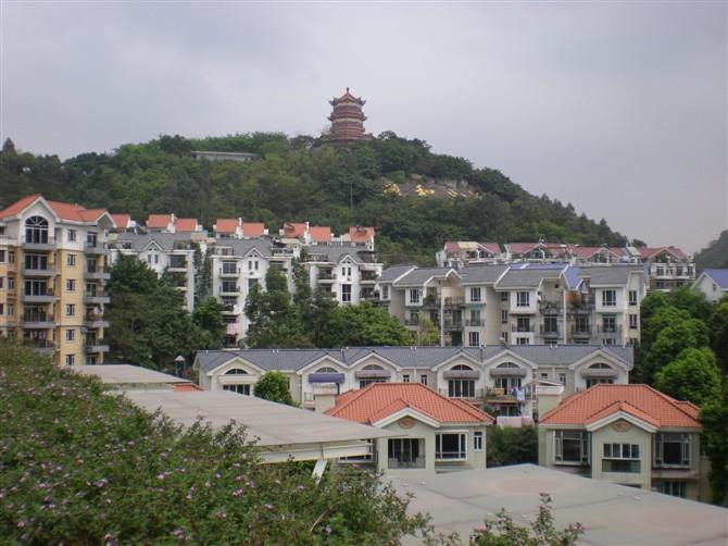 ">广州 /a>颐和大酒店座落于广州市著名绿色高尚社区——颐和山庄内