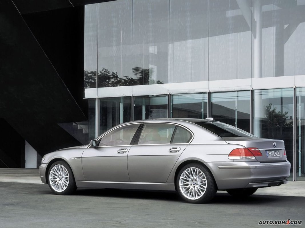  p> a target="_blank" href="/item/宝马">宝马 /a>7系是宝马公司