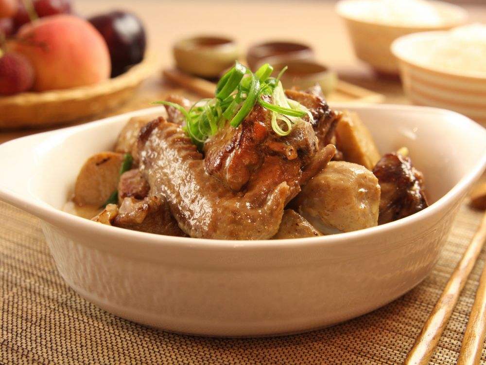  p>腊鸭腿焖芋头是一道家常菜,制作原料主要有五花肉,芋头等. /p>