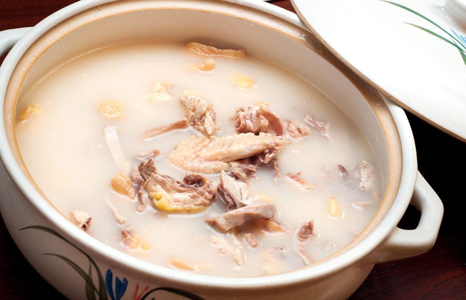  p>胡椒猪肚鸡煲是一道简单的家常菜,主料是猪肚1个,鸡1只,鸡汤3,000