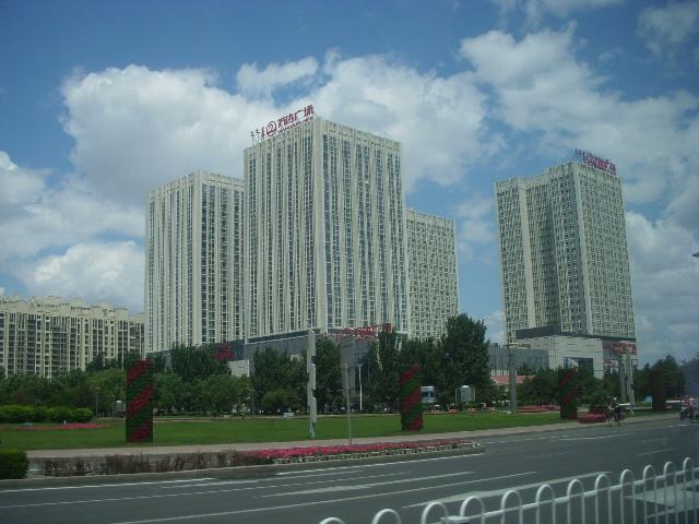  p data-id="gnwjtgt1k7">万达广场,位于内蒙古自治区包头市银河广场