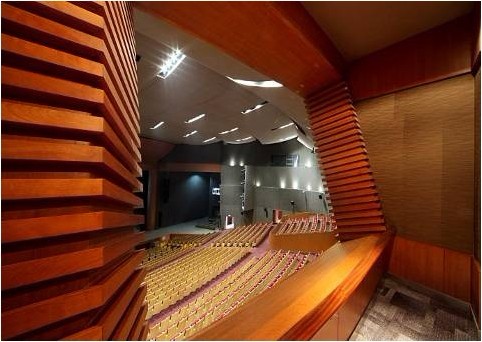  p>成都华侨城大剧院是西南地区功能最全,设备最先进的甲级剧院之一