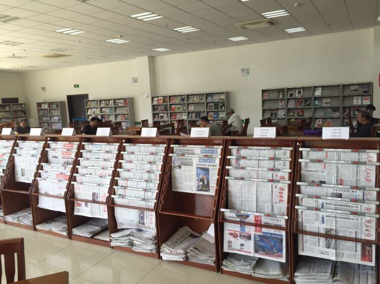 共有藏书12万余册,期刊300余种,纸质报纸60余种,典藏图书2000余册