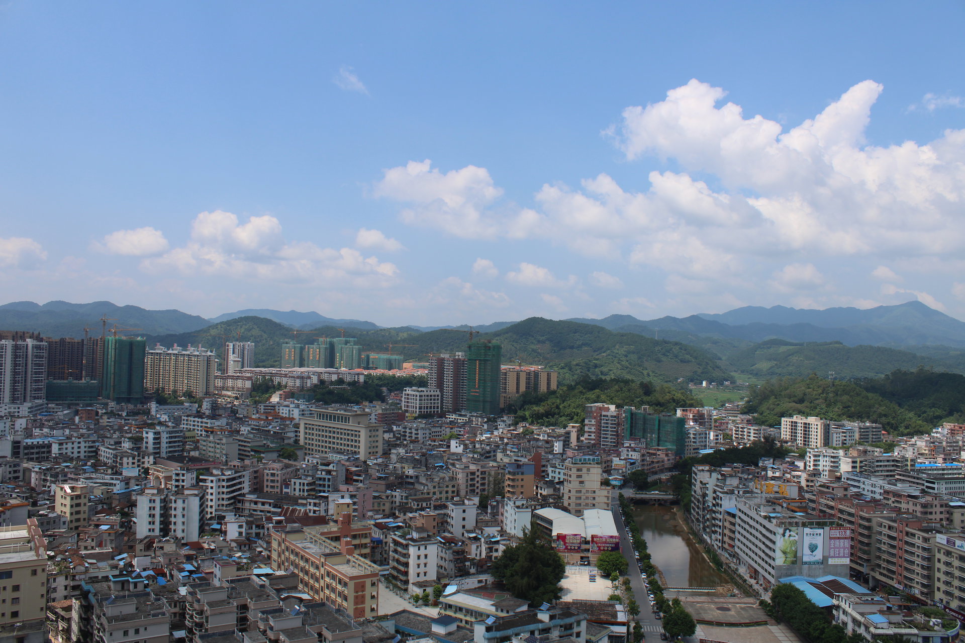 p>广宁县,隶属于广东省 a target"_blank href/item/肇庆/212476