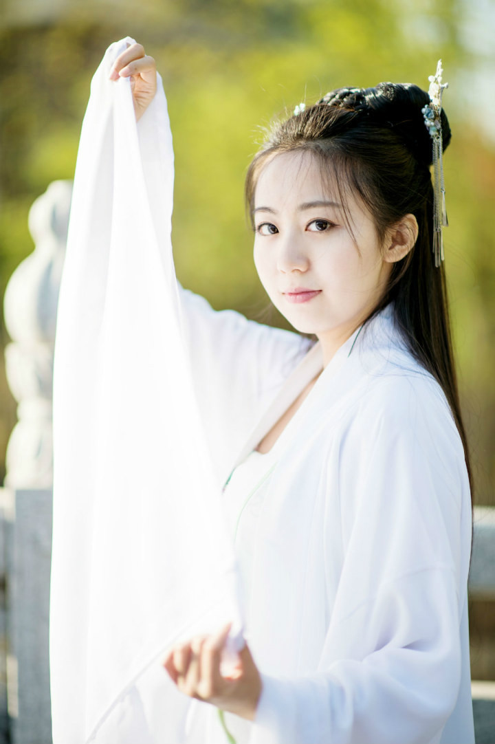  p>汉服,全称是"汉民族传统服饰",又称汉衣冠, a target="_blank"