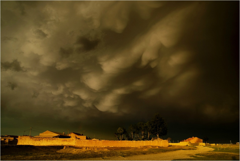  p>沙尘暴(sand-dust storm)是沙暴(sand storm)和 a target="_blank"