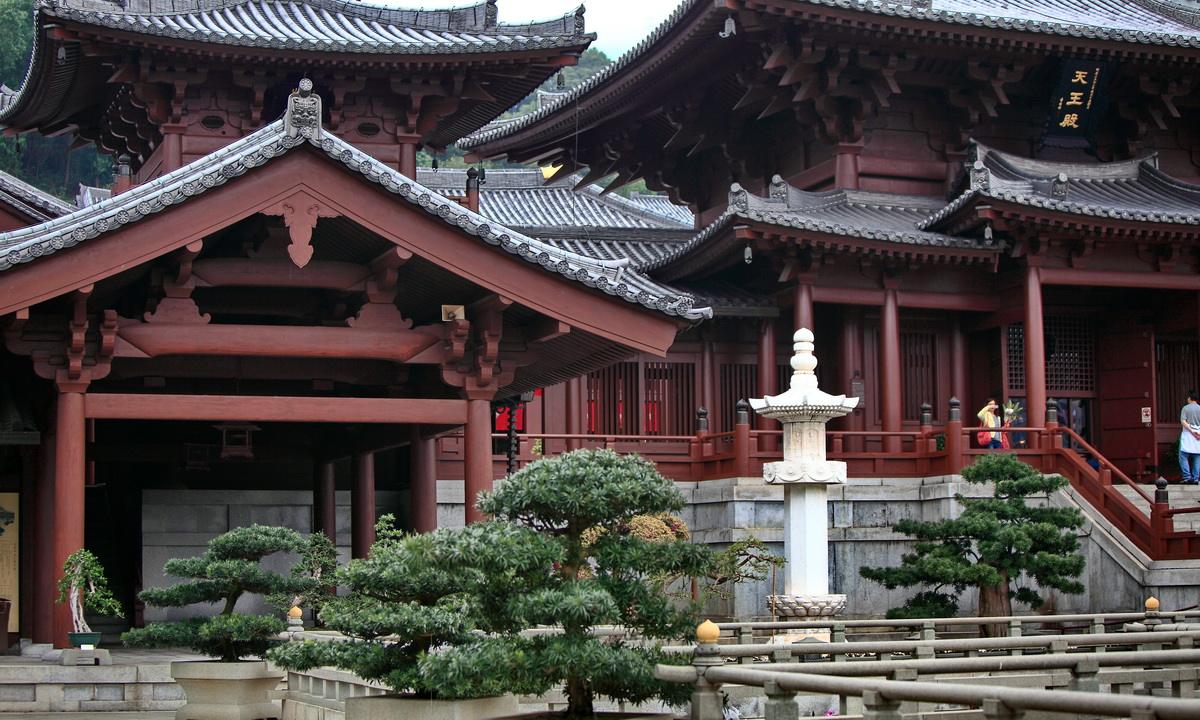  p>位于香港钻石山的志莲净苑,始建於1936年,占地三万多平方公尺,坐北
