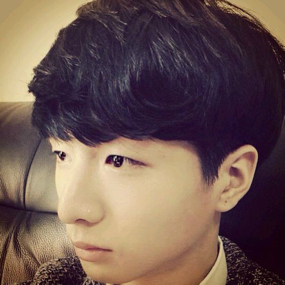  p>郑成河(1996年9月2日),原名郑晟河(2013年12月28日经纪人微博纠正)