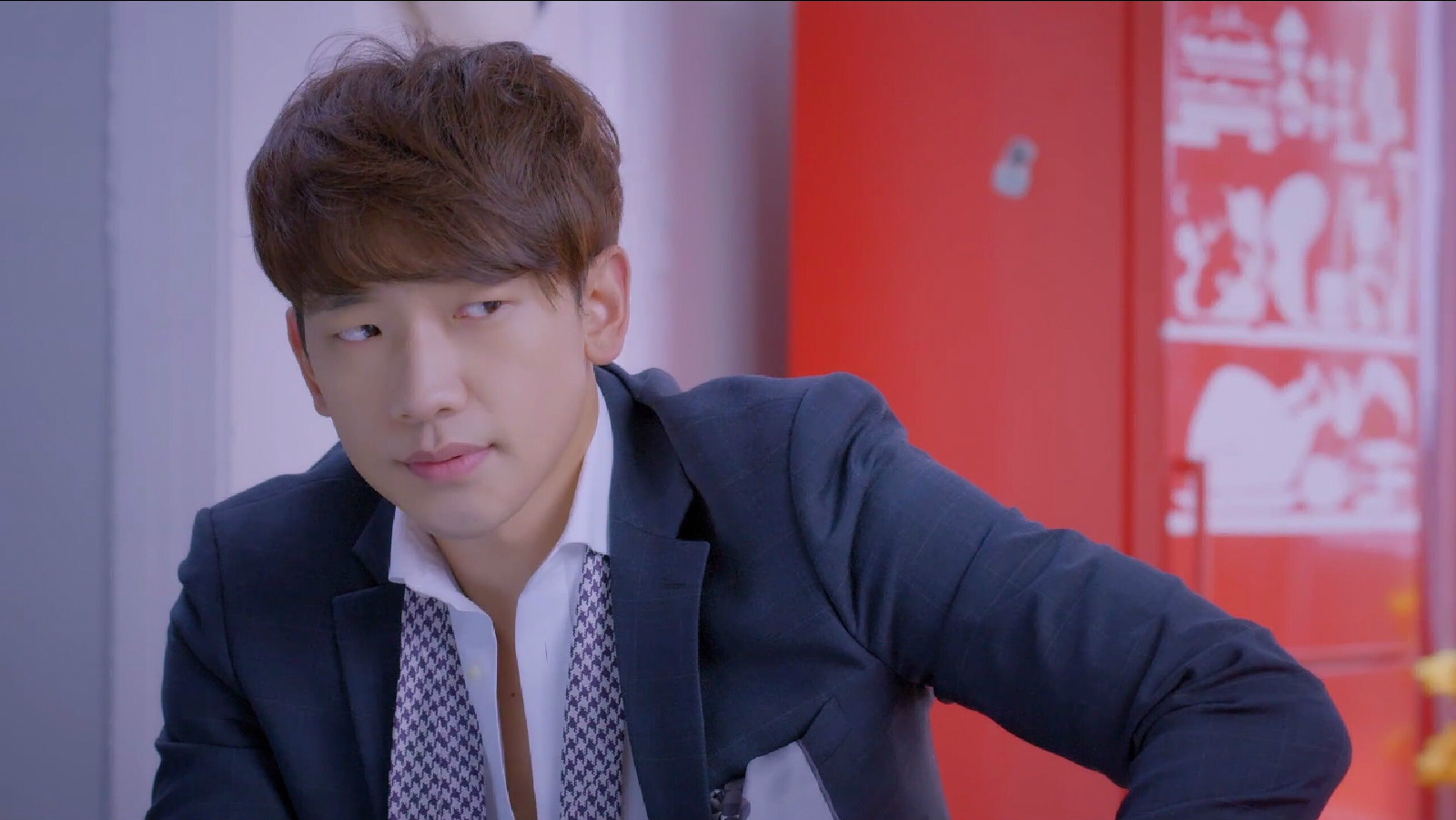  p>郑智薰(rain),1982年6月25日出生于韩国首尔,韩国流行男歌手,演员