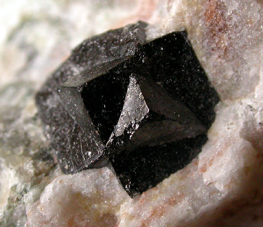  p>铈铌钙钛矿又称 a target="_blank" href="/item/钛铌钙铈矿">钛铌