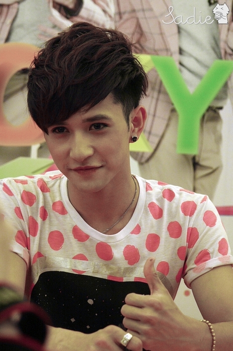  p>刘洲成,1988年2月28日出生于广东省中山市,歌手,演员,毕业于广州一