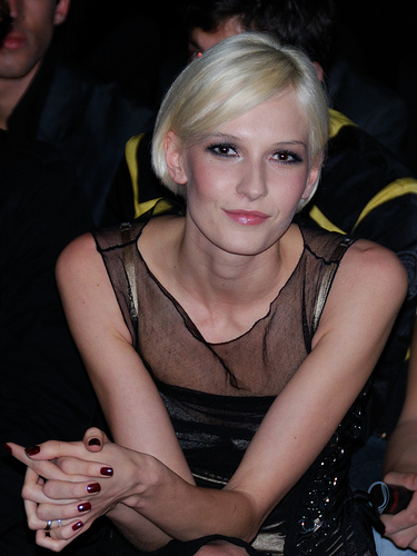  p data-id="go0fyzv0m0">卡卡原名katia,来自巴西圣保罗不算很富裕的