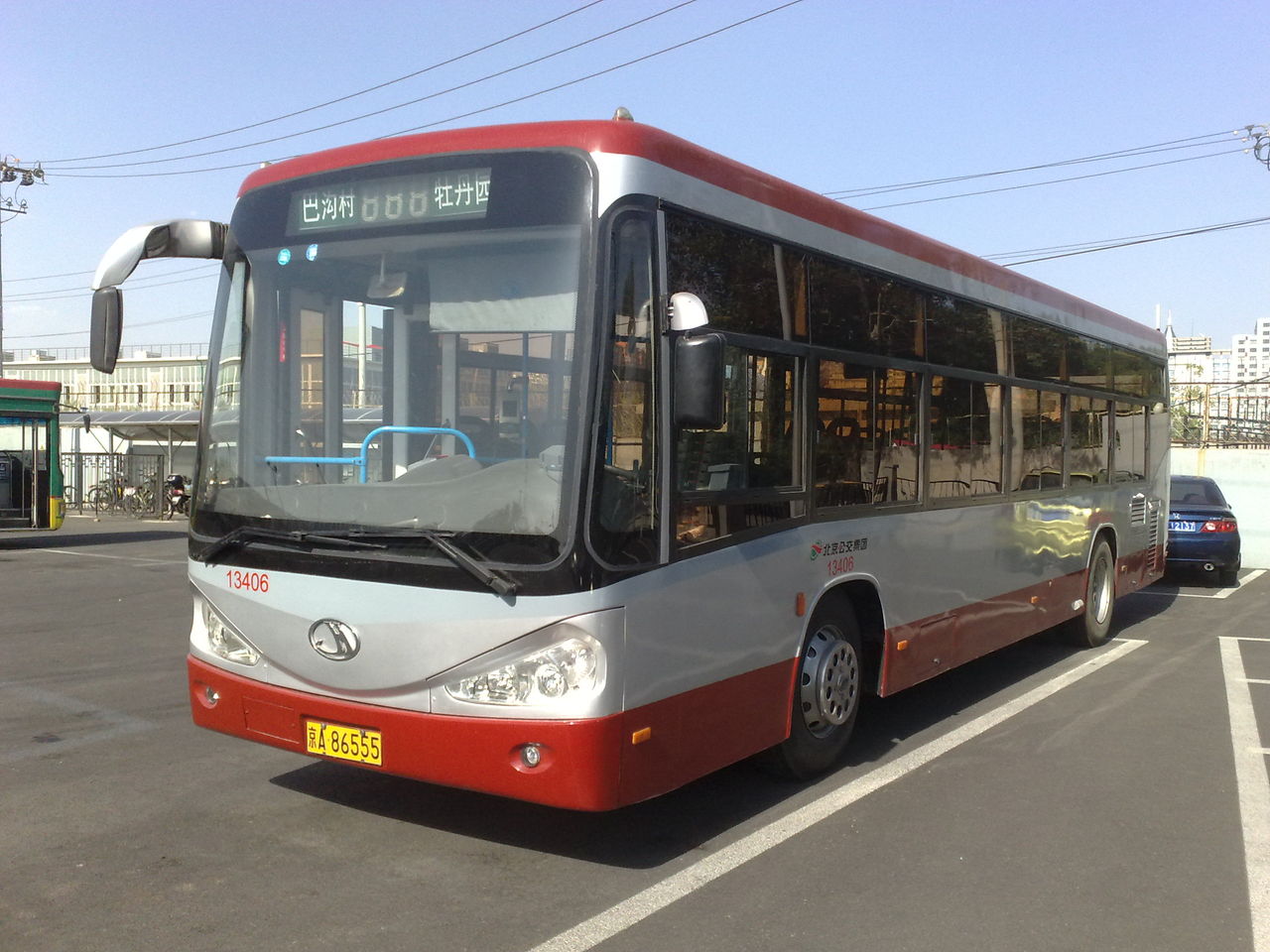  p>bk6111d3俗称"灰耗子","大灰狼",属于单节城市客车,车身长11米.
