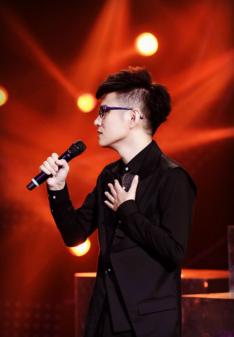  p>石头,本名王卓实,11月14日出生于中国吉林省吉林市,中国内地流行男