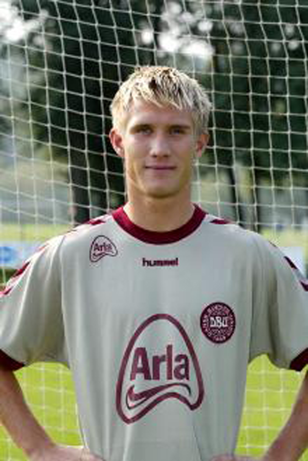  p>马丁·阿尔布切森,1980年3月31日出生,足球运动员,司职后卫,曾效力