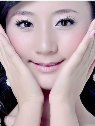  p data-id="gnvhynfpy4">《花开十三月》是重小烟演唱的歌曲,由半生