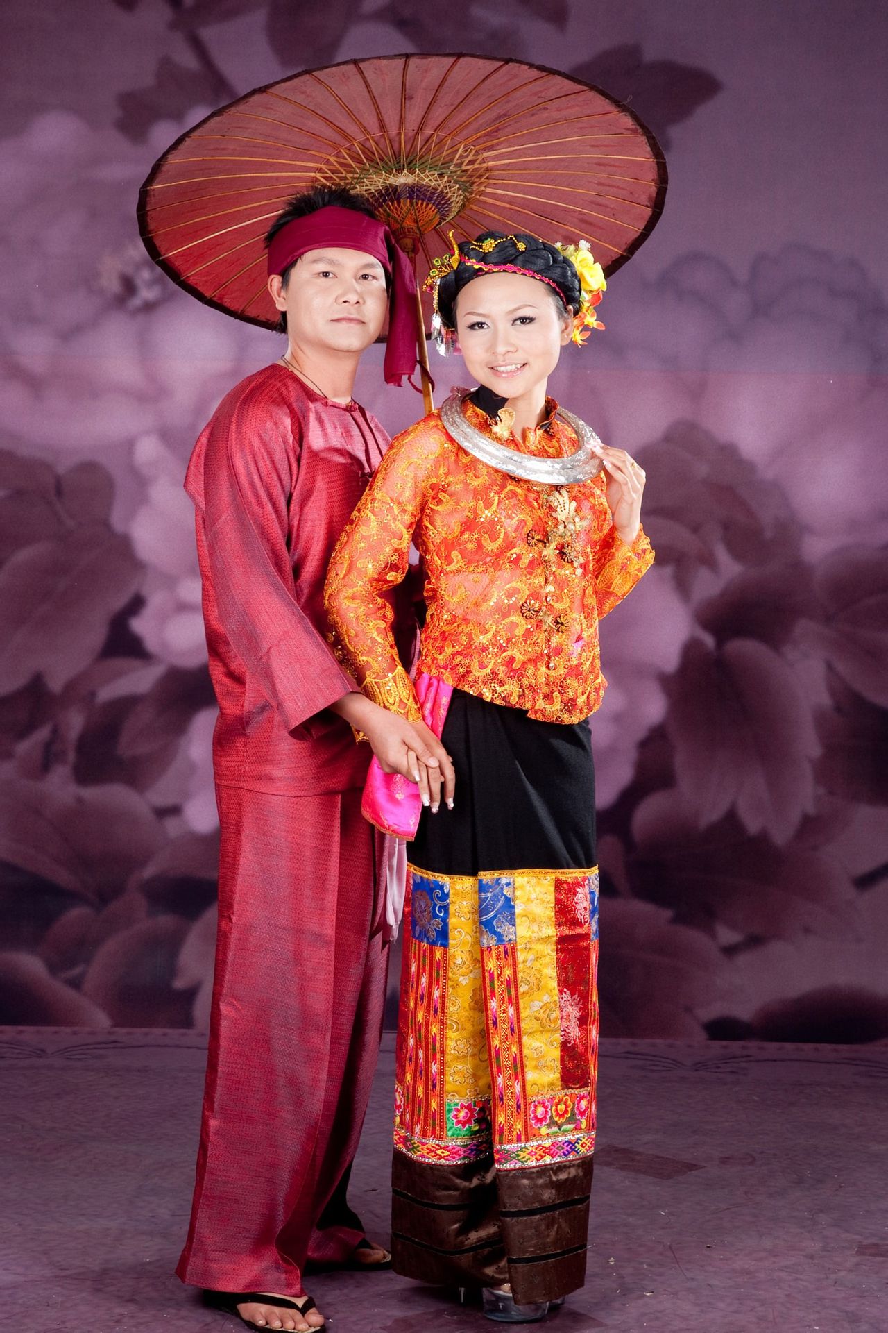  p>傣族(罗马字母: i>dai /i>),又称泰族(泰文: i>          /i>,罗马