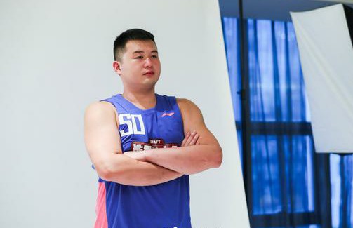 万圣伟