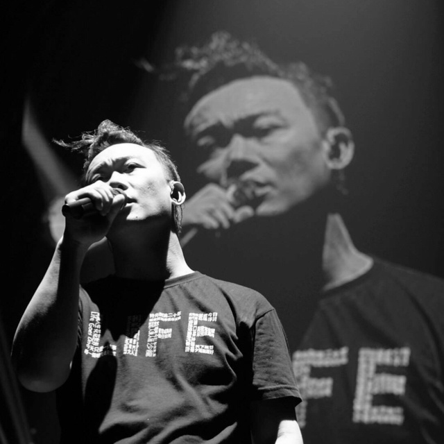 是由 a href="#" data-lemmaid="6281">周耀辉 /a>作词 ,davy chan( a