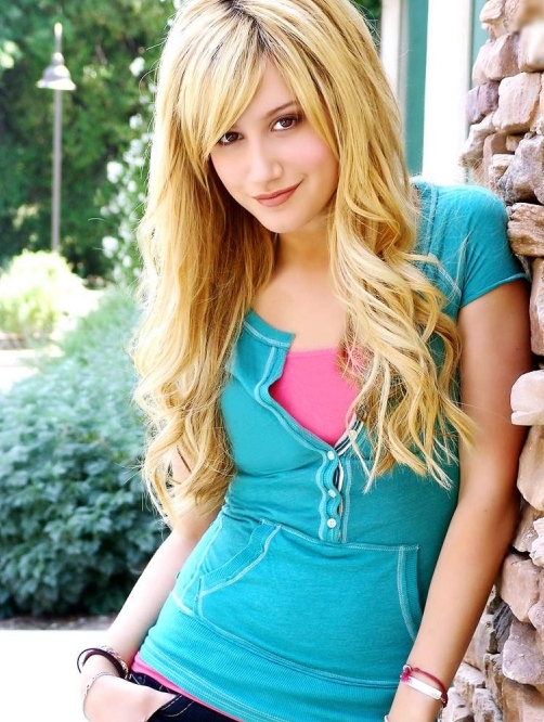  p>阿什丽·提斯代尔(ashley tisdale),1985年7月2日出生于美国新泽西